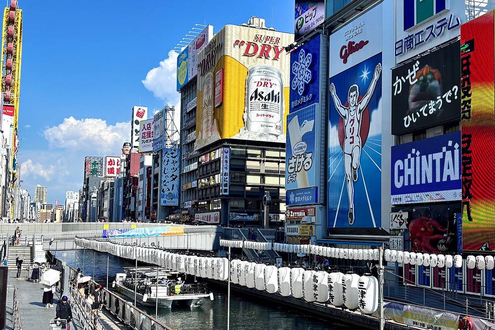 大阪道顿堀的街景与河道